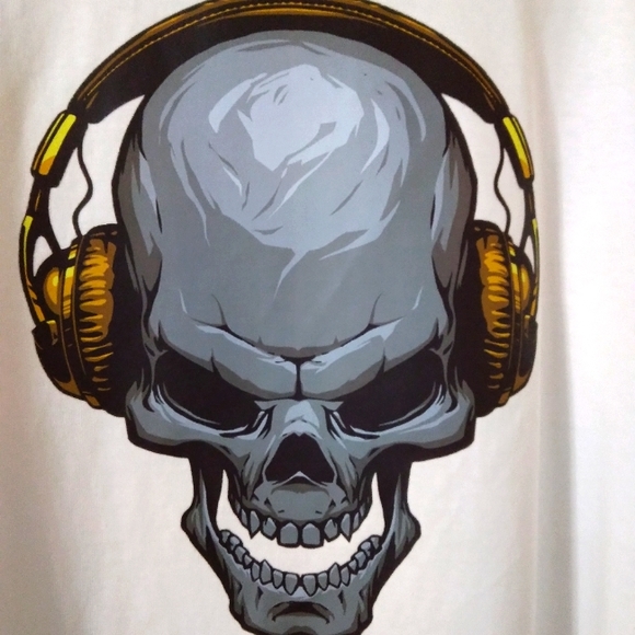 💥 CLOSET CLOSING SALE💥 Men's Graphic Tshirts-NWOT - Picture 4 of 6